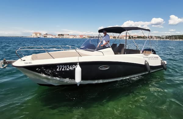 Quicksilver 675 Sundeck Blue boat